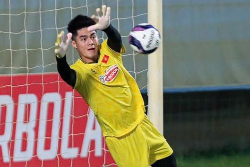 Thủ môn tuyển Việt Nam: Cơ hội nào cho sao trẻ HAGL?