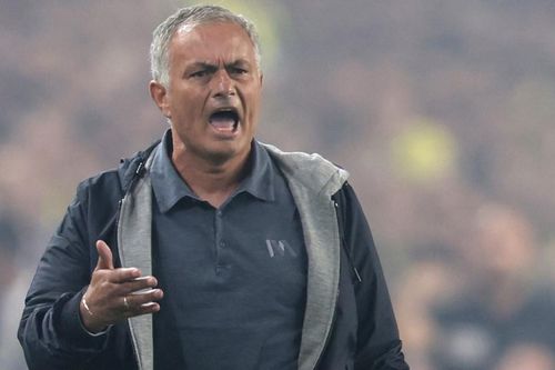 Jose Mourinho tiến thoái lưỡng nan