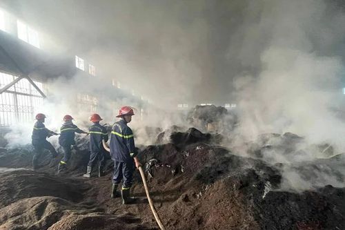 Yên Bái: Cháy lớn tại nhà máy chè, 8 tấn hàng bị thiêu rụi