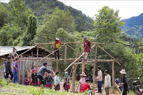 Sớm bố trí tái định cư cho người dân sống dưới cung trượt sạt lở ở Mường Nhé