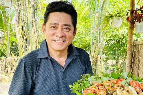 'Lão nông' ở nhà vườn rộng 6.000m2, bất ngờ nhận hàng trăm tin nhắn đòi tiền mỗi ngày