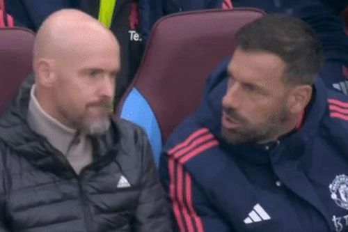 Trợ lý Van Nistelrooy tranh cãi gay gắt với HLV Ten Hag