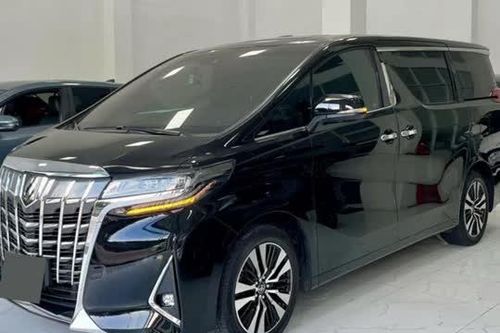 MPV 'chủ tịch' Toyota Alphard rao bán với giá sốc sau 3 năm lăn bánh