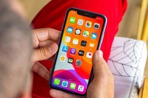 iPhone 11 chính hãng VN/A rẻ nhất Việt Nam tháng 10: Phá đáy thủng sàn, xả kho rẻ hơn Galaxy A55 5G