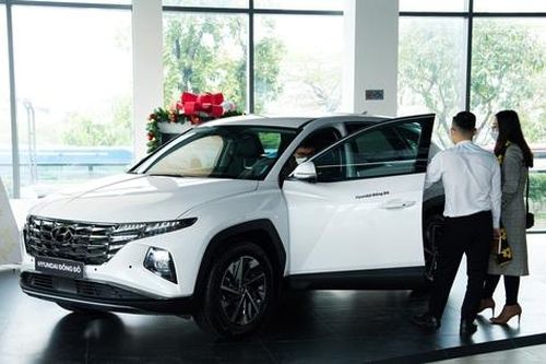 Hàng loạt mẫu ô tô khan hàng, chờ ra bản mới