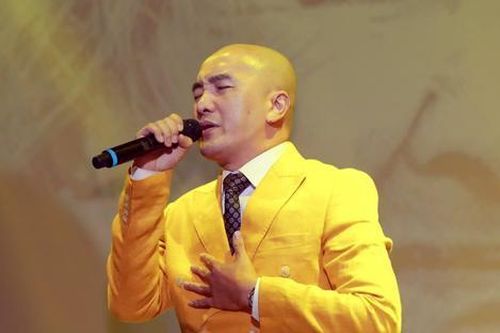 Nam ca sĩ Việt có con với khán giả rồi xuống tóc, ăn chay trường khi kết hôn, thay đổi 180 độ