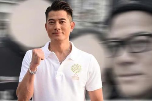 'Thiên Vương' Quách Phú Thành lộ mặt mộc kém sắc khi bị bắt gặp đi mua sắm