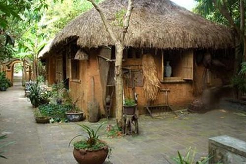 Khoảng sân đầy nắng