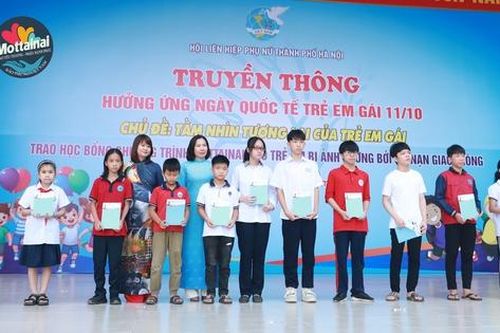 Báo Phụ nữ Việt Nam trao 35 suất học bổng Chương trình Mottainai cho trẻ em Hà Nội
