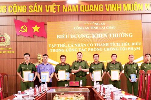 Khen thưởng lực lượng liên tiếp phá chuyên án lớn