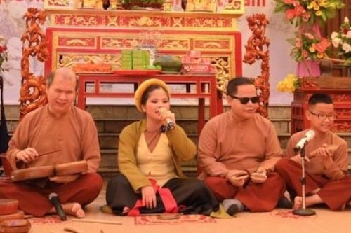 Nỗ lực đứng lên từ bóng tối của nữ sinh khiếm thị