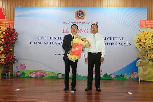 Trao quyết định bổ nhiệm Chánh án Tòa án nhân dân TP. Long Xuyên