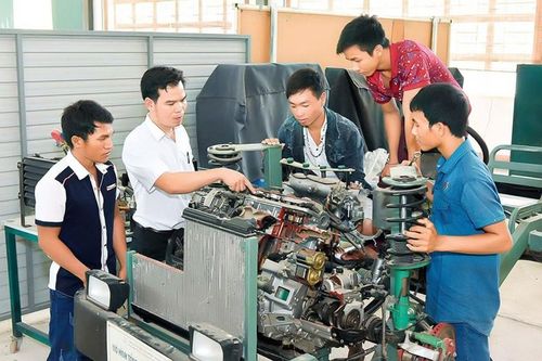 UBND tỉnh Gia Lai giải quyết kiến nghị của cử tri huyện Phú Thiện về giải quyết việc làm cho người lao động.