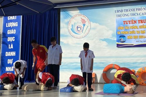 Tập huấn sơ cứu đuối nước và phòng ngừa tai nạn thương tích cho học sinh
