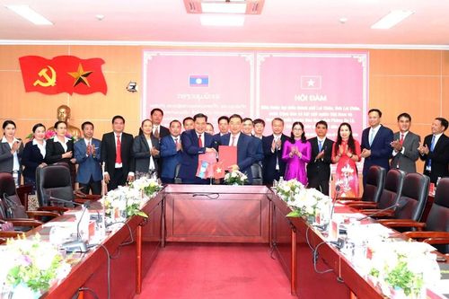 Hội đàm giữa Đoàn đại biểu thành phố Lai Châu, tỉnh Lai Châu với Đoàn đại biểu huyện Bun Nưa, tỉnh Phông Sa Lỳ