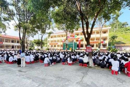 Bắc Hà: Hơn 1.300 học sinh, phụ huynh được tuyên truyền, phổ biến giáo dục pháp luật về trật tự, an toàn giao thông
