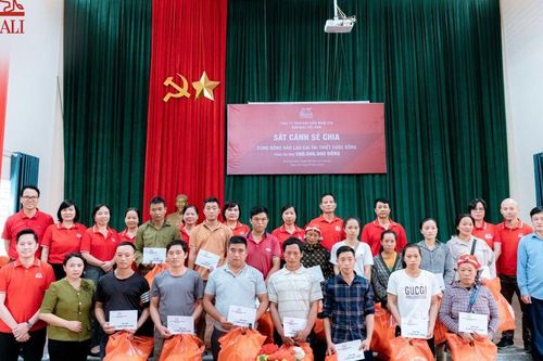 Generali Việt Nam trao tặng gần 900 triệu đồng hỗ trợ miền Bắc sau bão Yagi