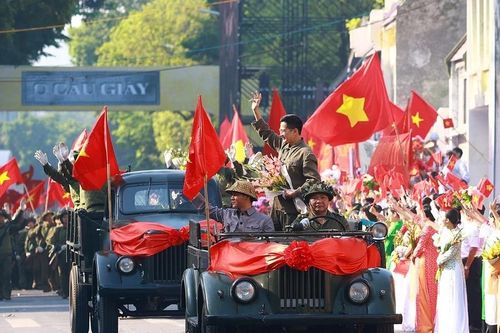 Chúng ta đem vinh quang sức dân tộc trở về (*)