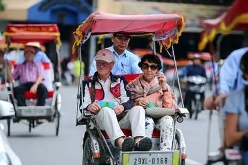 Việt Nam đã đón gần 13 triệu lượt khách quốc tế