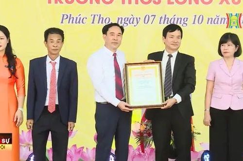 Gắn biển công trình cấp thành phố cho trường Long Xuyên