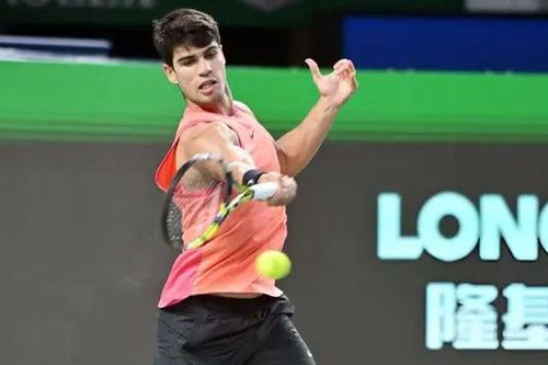 Carlos Alcaraz tiến vào vòng 4 giải Thượng Hải Masters