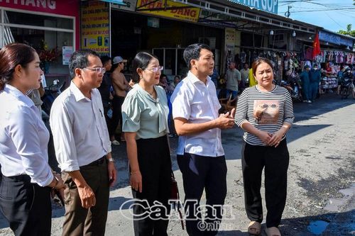 Đang điều tra nguyên nhân vụ cháy lớn trong đêm tại Đá Bạc