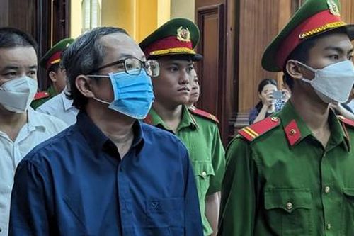 Tạm dừng phiên tòa vụ mua kit test Việt Á để cung cấp thêm tài liệu