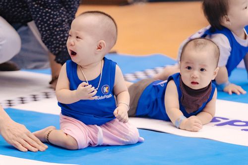 Không nhịn được cười với cuộc thi bò thần tốc của hơn 1.000 vận động viên nhí