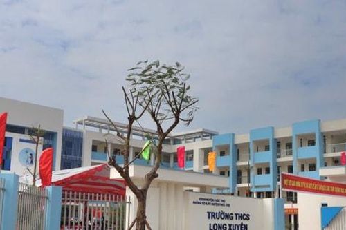 Huyện Phúc Thọ: Gắn biển công trình Trường THCS Long Xuyên