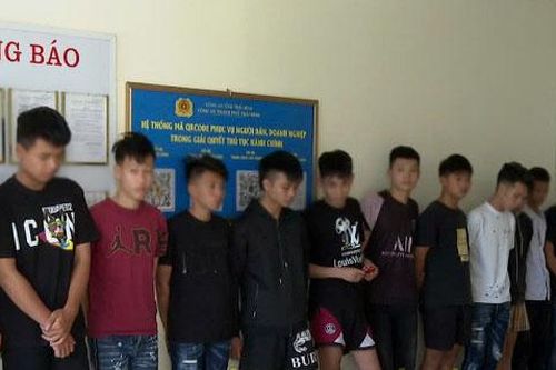 Hai nhóm 'choai' mang hung khí đi 'quyết đấu'