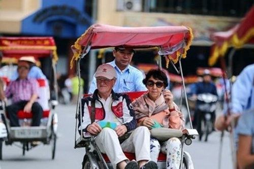 12,7 triệu lượt khách và những băn khoăn