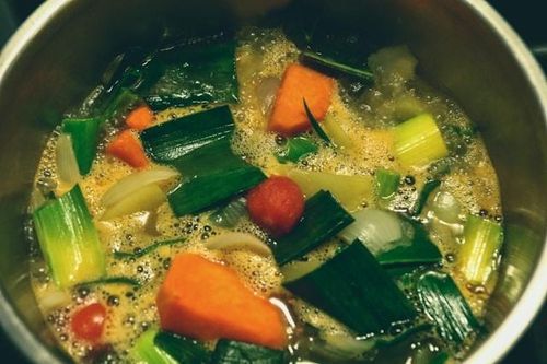 Điều gì xảy ra khi ăn cơm canh thừa?