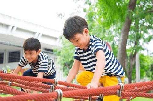 Cách dạy trẻ thái độ sống tích cực