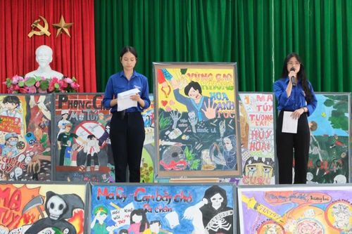 Vẽ tranh cổ động phòng chống ma túy trong học đường