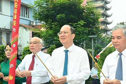 TPHCM dâng hoa, dâng hương tưởng niệm Anh hùng Lực lượng vũ trang nhân dân, liệt sĩ Nguyễn Văn Trỗi