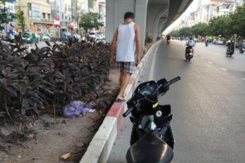 Tìm người biết thông tin vụ tai nạn chết người ở Hà Nội