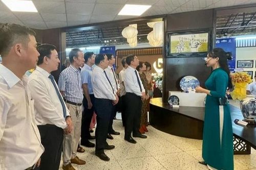 Triển lãm 'Hồn của Đất' tôn vinh tinh hoa gốm Bát Tràng