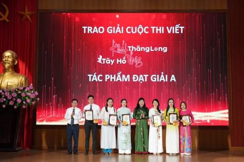 Trao giải Cuộc thi viết 'Khát vọng Tây Hồ - Khát vọng Thăng Long'