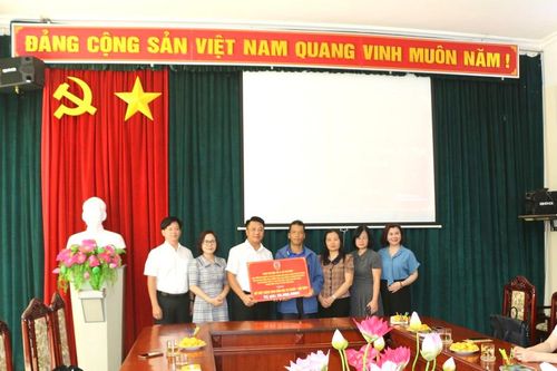 Cụm thi đua số III (Bộ Tư pháp) hỗ trợ cán bộ Tư pháp bị ảnh hưởng bởi thiên tai tại Bắc Kạn