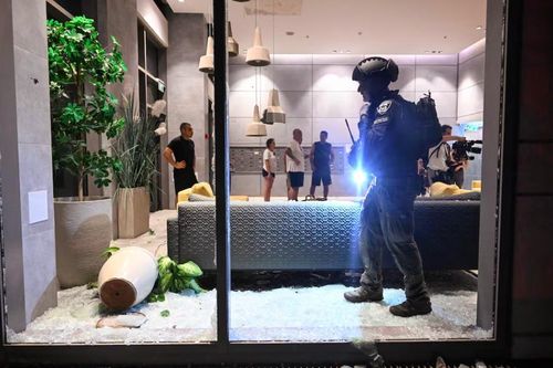 Israel dồn dập hứng tên lửa, Giáo hoàng lên án 'sự bất lực đáng xấu hổ'