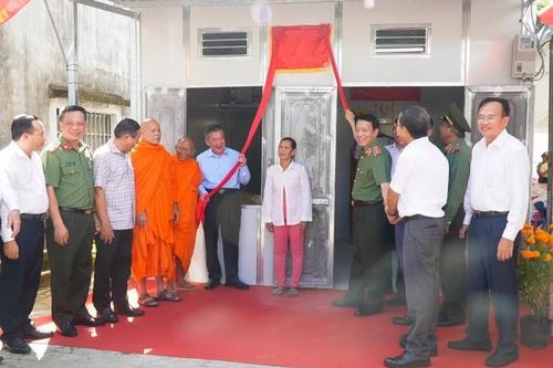 Khánh thành và bàn giao 1.300 căn nhà cho người nghèo tại tỉnh Trà Vinh