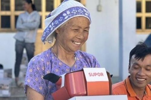 Hơn 20.000 sản phẩm thiết bị gia dụng được trao cho bà con vùng lũ