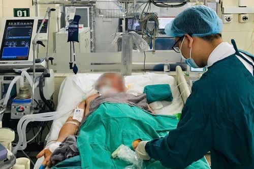Nguy kịch do nhiễm uốn ván sau khi lội nước bẩn