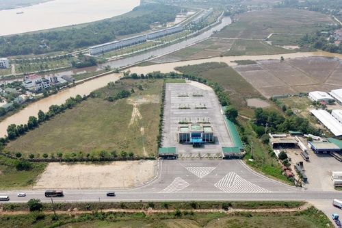 Đã cơ bản hoàn thiện, Bến xe Nam Vinh vẫn...'đắp chiếu'!