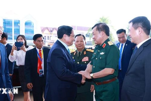 Thủ tướng Phạm Minh Chính thăm Công ty Unitel tại Lào