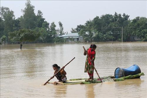 Hàng trăm nghìn người mắc kẹt do lũ lụt ở Bangladesh