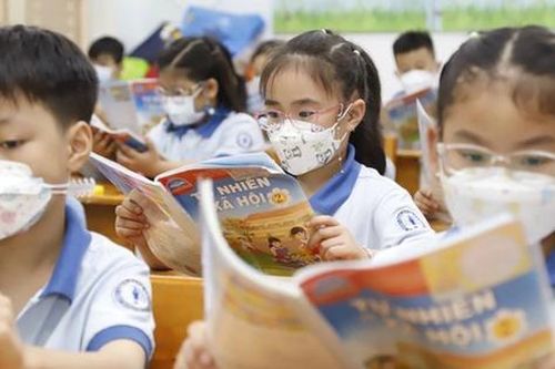 Bản tin 8/10: Tỉ lệ trẻ bị cận thị ngày càng gia tăng