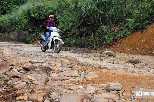 Cận cảnh sự xuống cấp của tuyến đường vào khu thủy điện Rào Trăng
