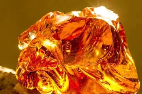 Cụ bà nhặt hòn đá về chặn cửa, sau này mới phát hiện đây là 'kho báu' đáng giá 27 tỷ đồng