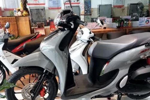 Giá xe Honda SH Mode 2024 tháng 10/2024 giảm cực mạnh, hút khách hơn LEAD vì rẻ như xe bình dân